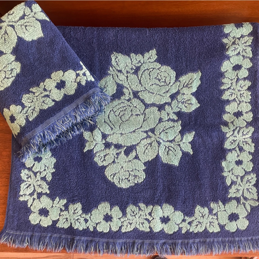 60s 70s Untagged Sculpted Rose Body Towels